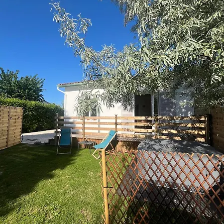 Avec Jardin Et Proche Centre-ville Et Holiday home Le Chateau-d'Oleron